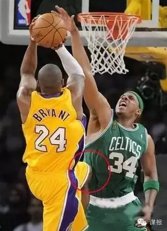 暗脚肘击顶肋骨 nba暴力犯规分分钟要你命![15p]