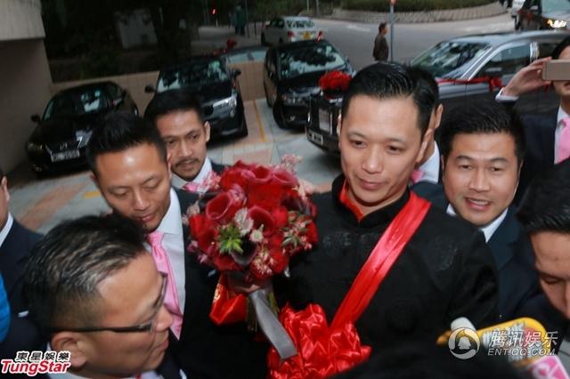 胡杏儿大婚穿中式喜服 与老公甜蜜亲吻(组图)