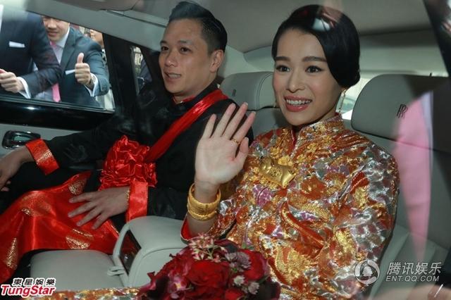 胡杏儿大婚穿中式喜服 与老公甜蜜亲吻(组图)