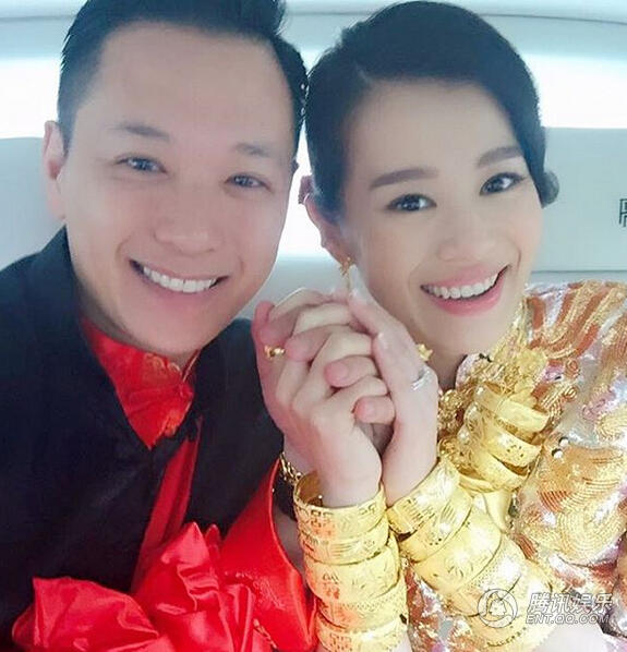 胡杏儿大婚穿中式喜服 与老公甜蜜亲吻(组图)