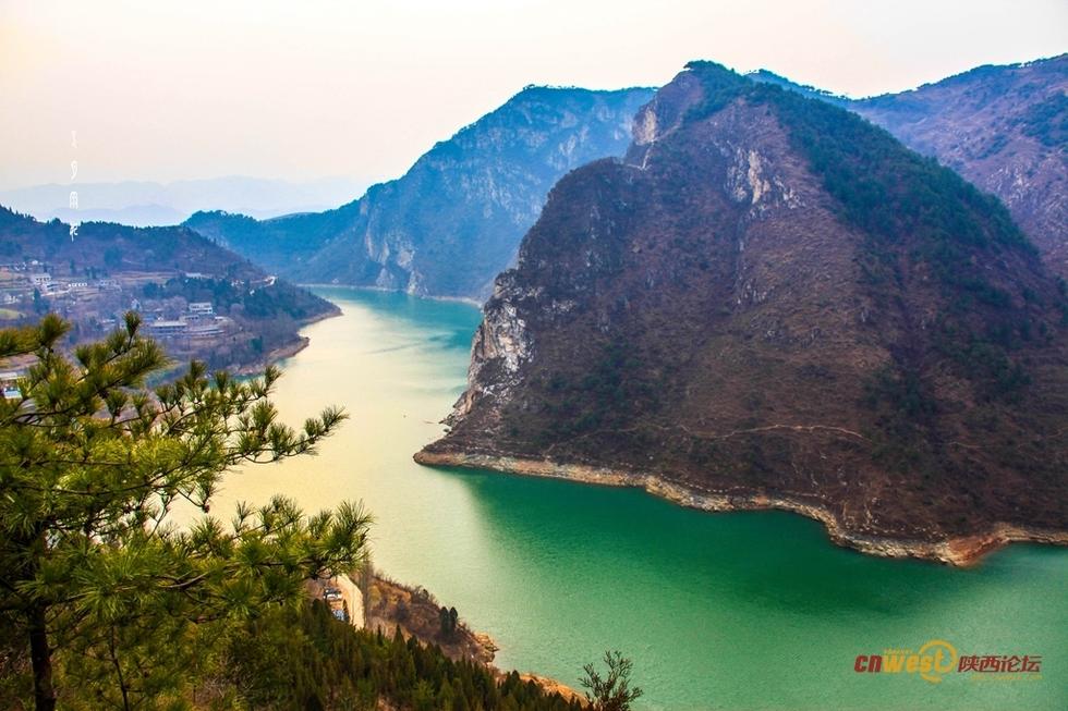 这一自然段重点写了庐山云雾的四种姿态,即(),