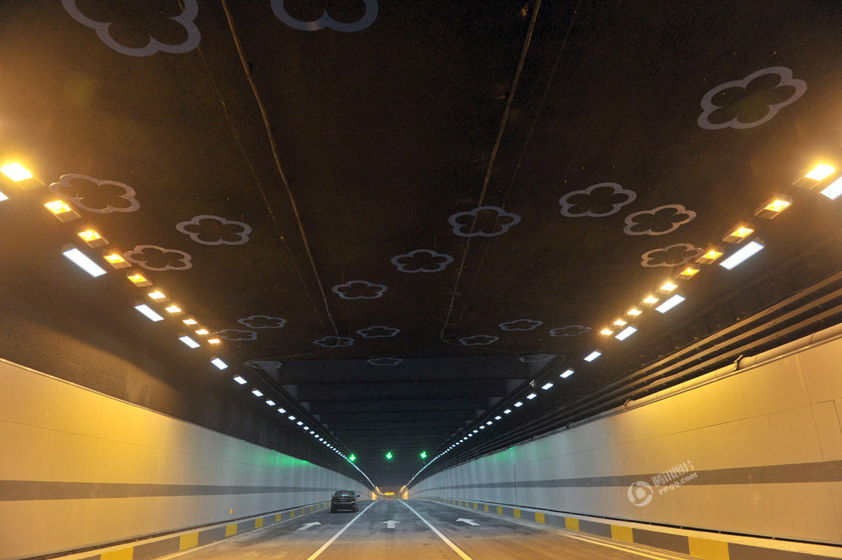 武汉东湖隧道通车 为中国最大城中湖隧道