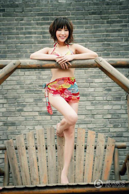 组图:金莎早年比基尼照曝光 清纯性感身材超辣