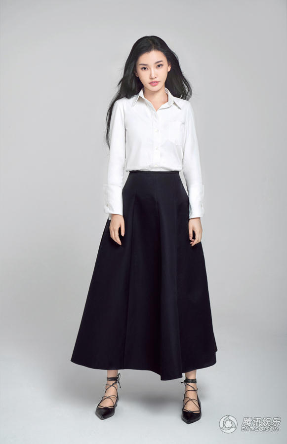 高清:童菲冬季写真曝光 复古系彰显时尚魅力