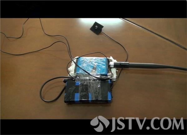 男子考驾照作弊被抓现行 耳机取不出急送医