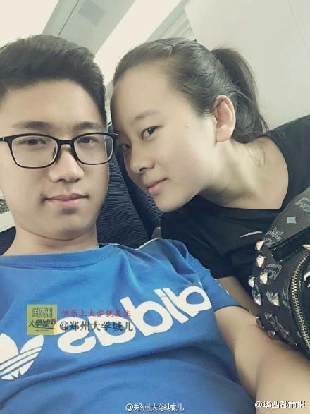 情侣小学到大学均在同一学校 毕业证见证爱情