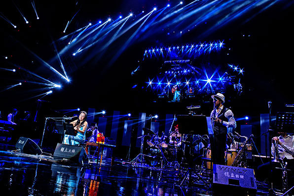 小野丽莎情人节空降上海 演唱会中文金曲大串烧 - 国内新闻 - 中国日报网