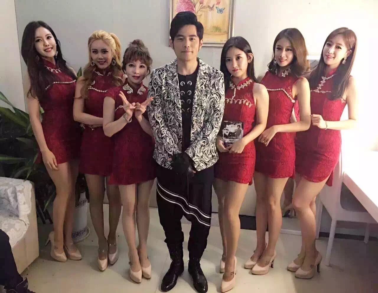 T-ARA示爱周杰伦 劲歌热舞喊周杰伦“欧巴”