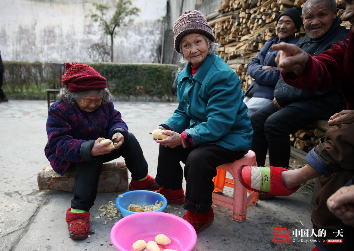 【中国人的一天】98岁的妻 63岁的夫