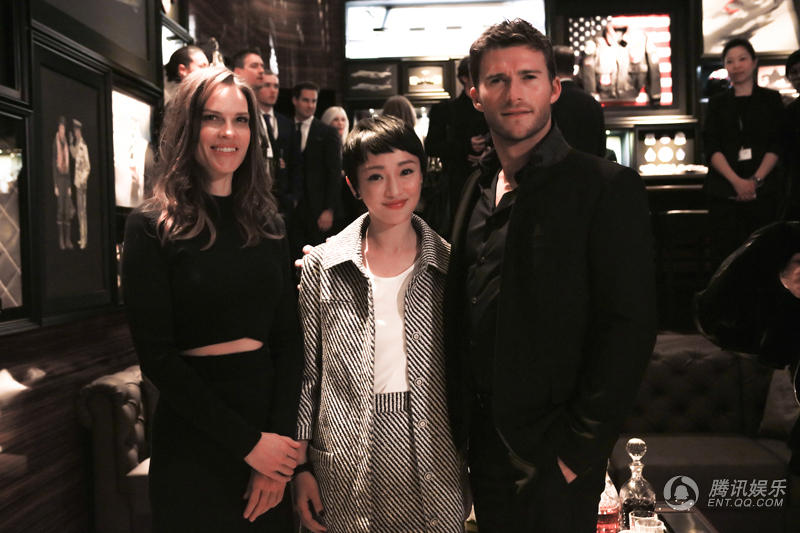  周迅帅气 裤装 现身瑞士  尽显女神范儿--扬子晚报