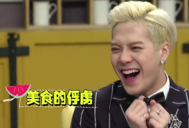 分享一枚有毒的Boy!王嘉尔变“行走的表情包”