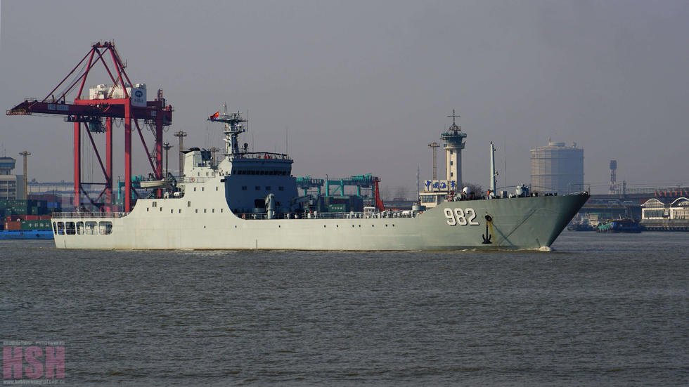 组图:中国海军登陆舰美图