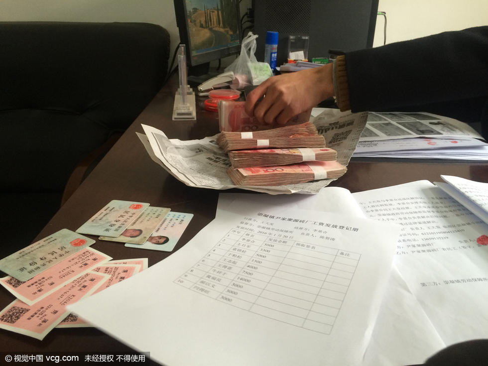 砖厂工人_重庆砖厂工人收入(2)