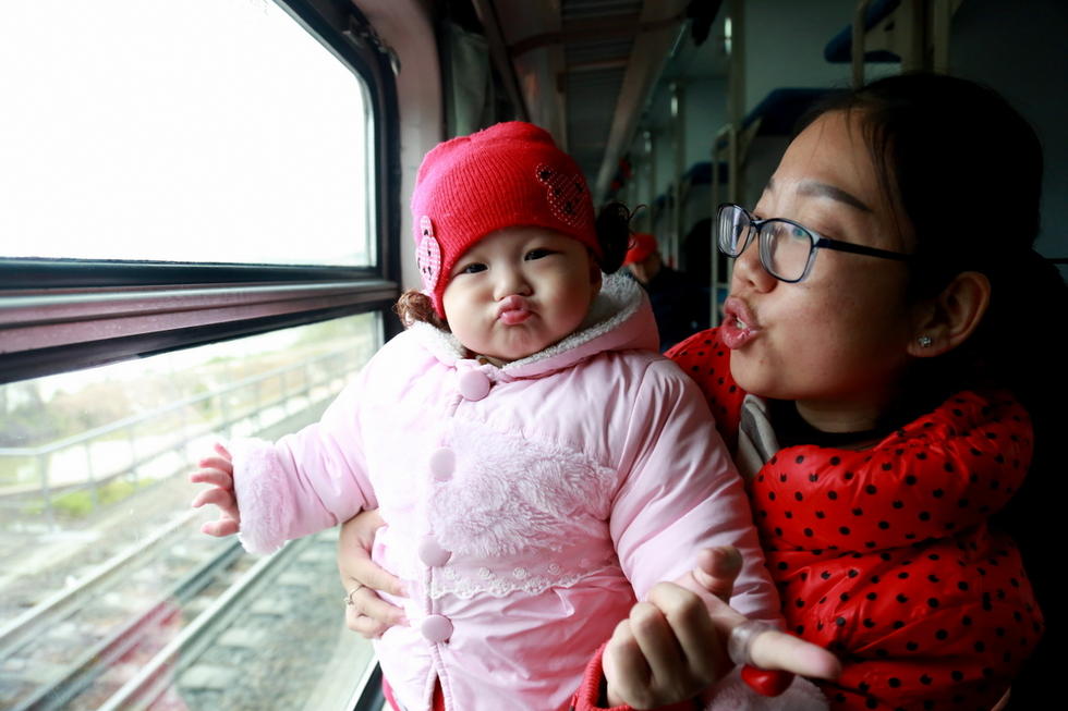 一岁三个月的女宝宝,小便处有异味(臭味),还有