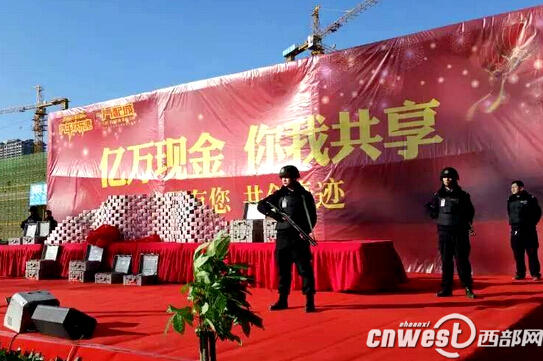 迪拜人均月收入_西安月收入(2)