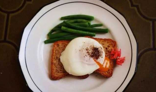 想要煮出完美溏心水波蛋 学会这一招就够了_美食街_靖边在线