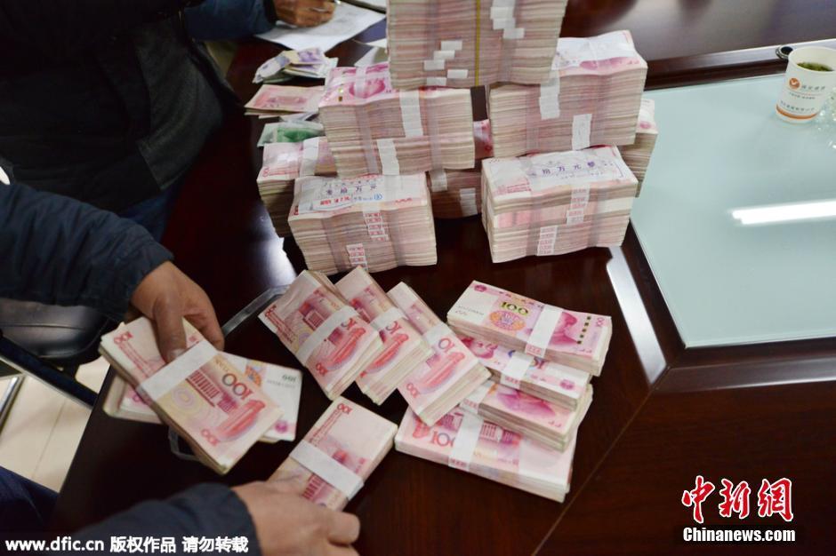 1万左右的摩托车_上海收入1万(3)