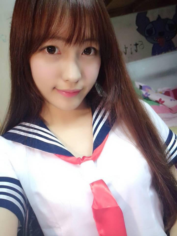 原来是深藏不露啊;电竞圈真的不缺美女啊;现在去打lol还来得及吗?