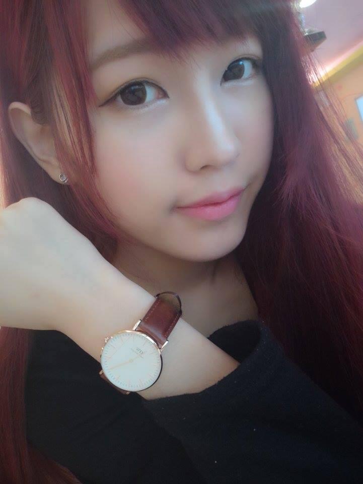 台湾18岁美女主播私照曝光原来是深藏不露啊_我爱热可乐