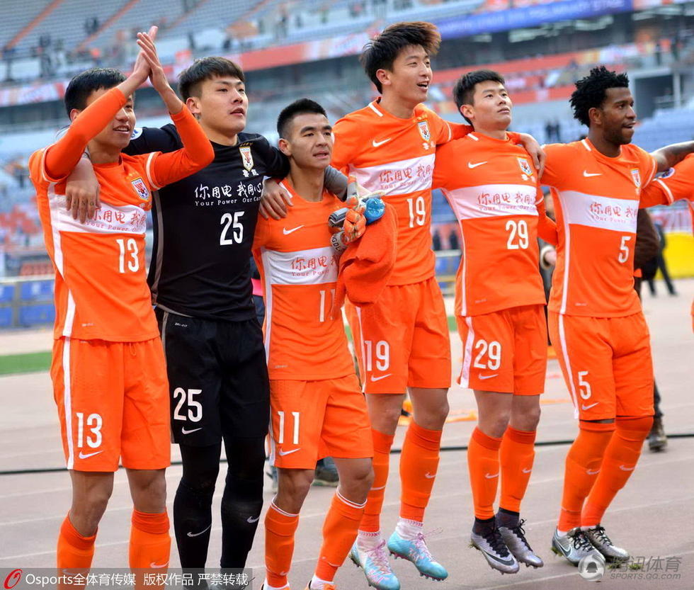 苏宁盼夺足协杯进亚冠 球员:粤沪鲁恐包揽联赛