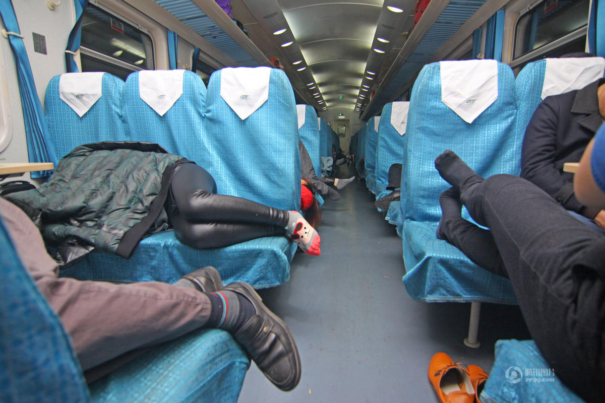 春节旅程:宜昌至西安列车硬座变"硬卧"