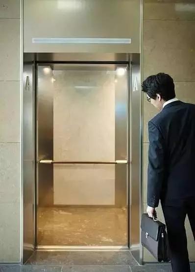 电梯里为什么要放镜子？90%的人都不知道！