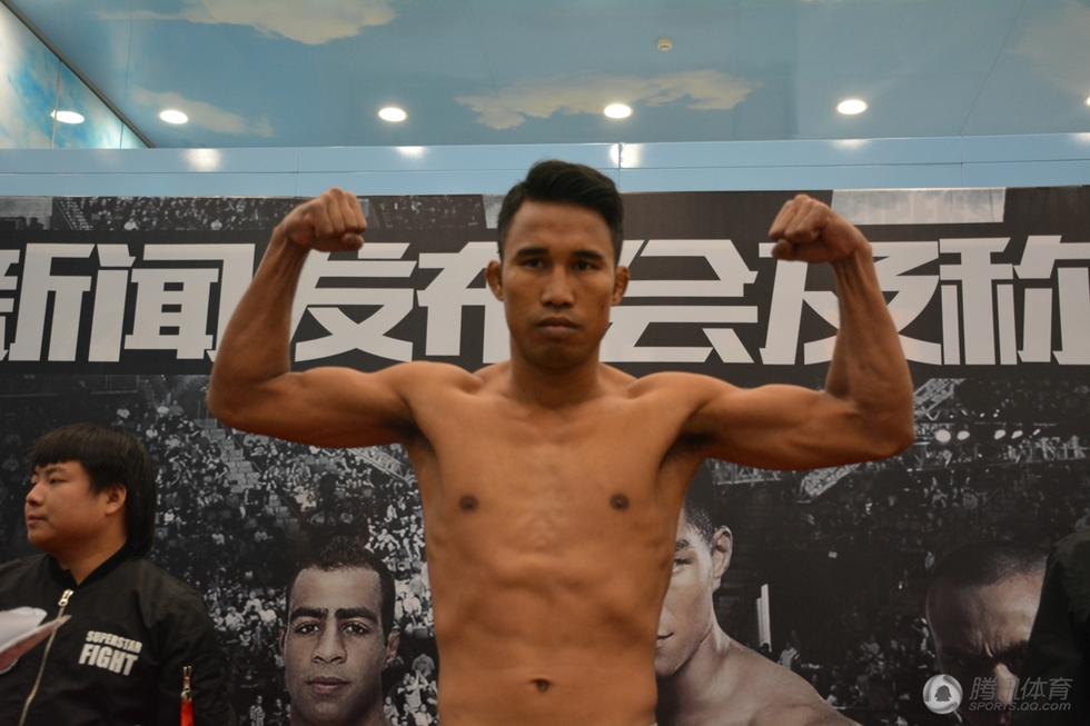 想找一首好听的泰国男女对唱歌曲,开始旋律很