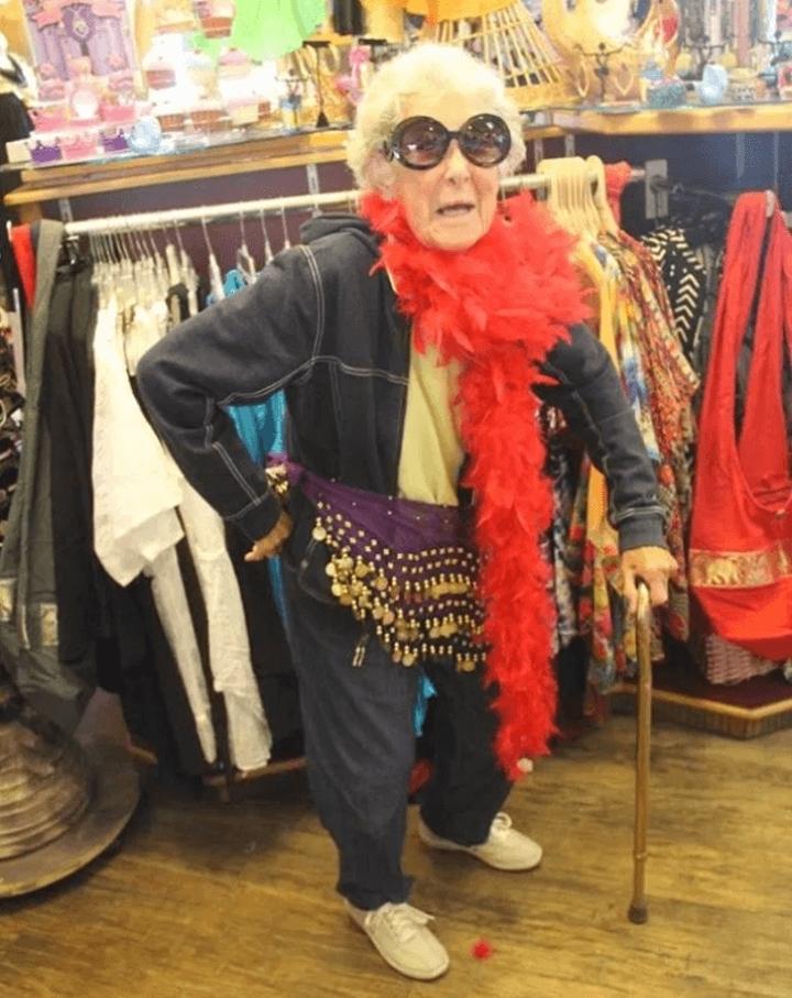 刚丧夫又获知患癌 美90岁老妇放弃治疗去看世界