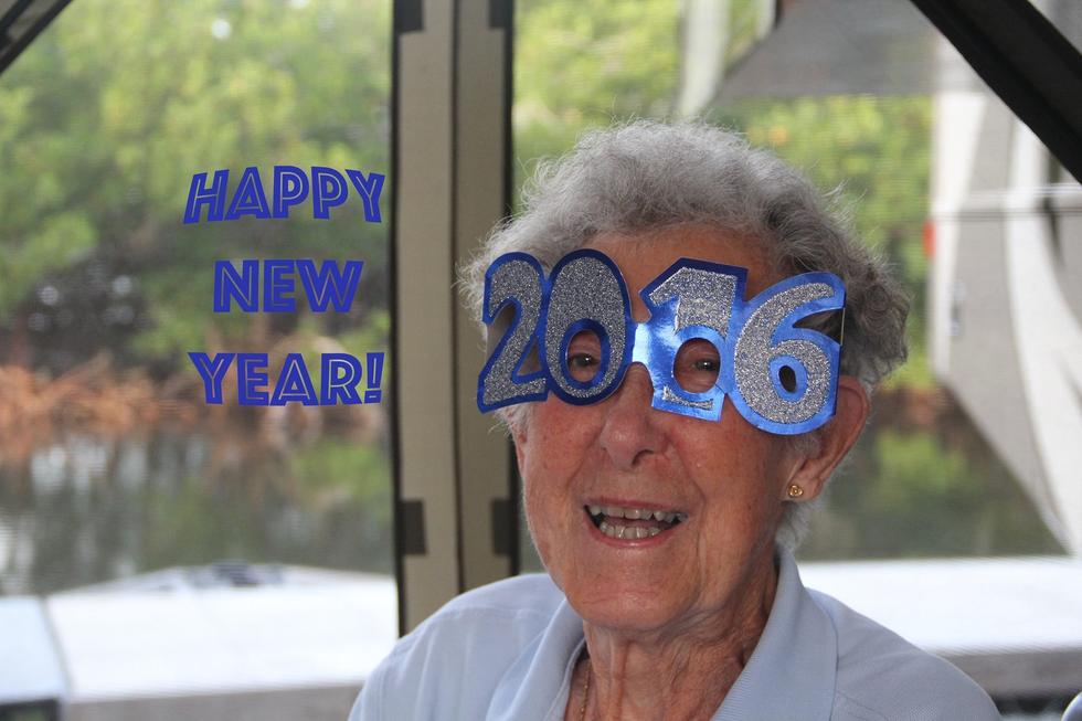 刚丧夫又获知患癌 美90岁老妇放弃治疗去看世界