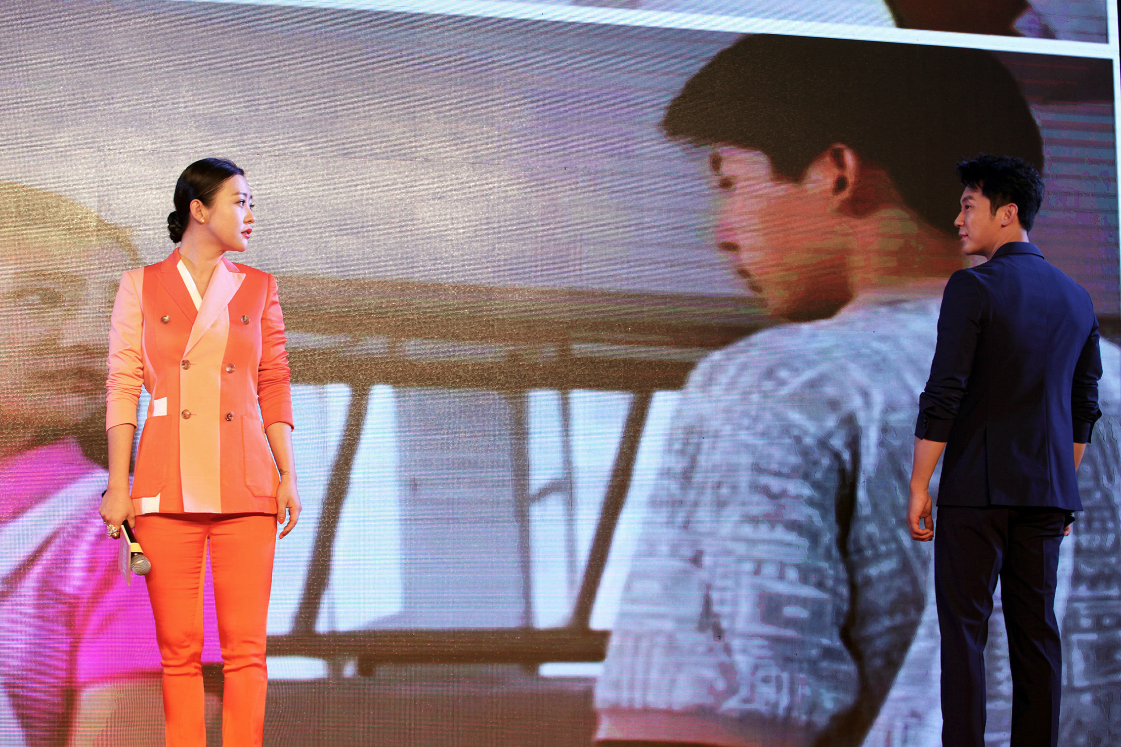 郝蕾李晨《十七岁不哭》后重逢险落泪 - 国内新闻 - 中国日报网