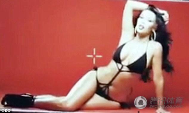 最近比较火的用电音唱的歌曲歌词里有什么什么