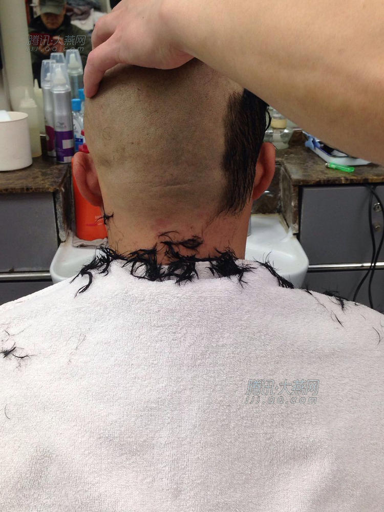  凌晨五点排队理发 _吴敦义凌晨逮捕王金平_黄