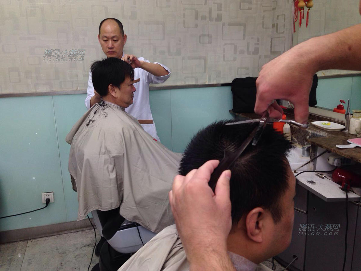  凌晨五点排队理发 _吴敦义凌晨逮捕王金平_黄