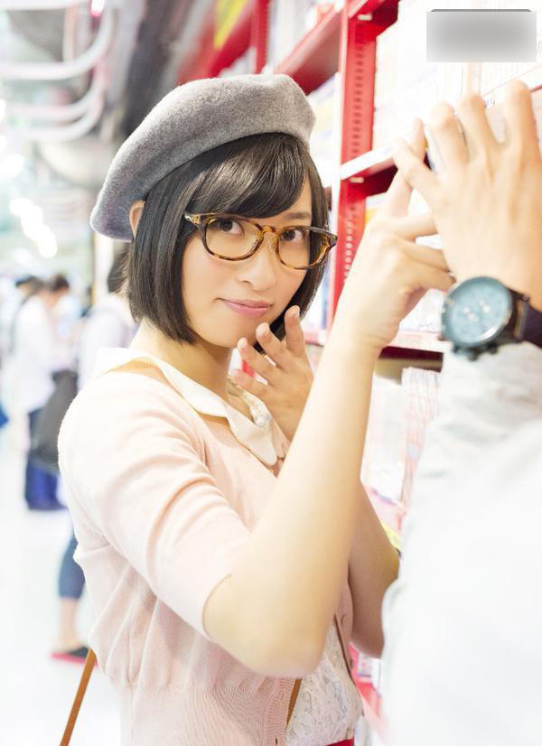 【福利来了】日本眼镜娘写真cos美图