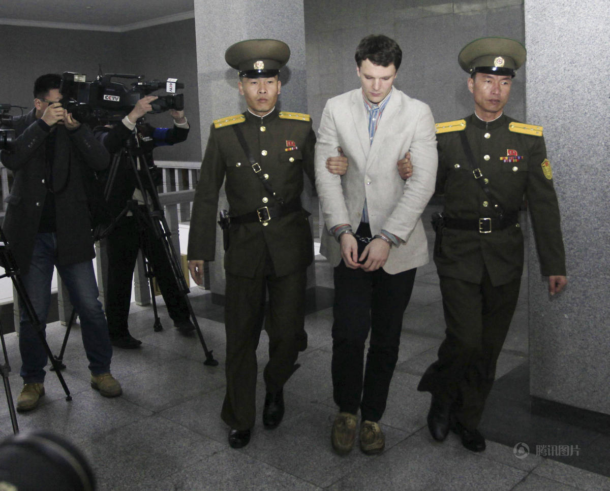 朝鲜大学生身穿制服参观平壤郊区金日成出生地_国际新闻_环球网