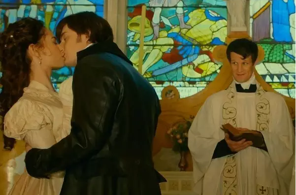 看美妞,看大腿,打完僵尸要亲嘴