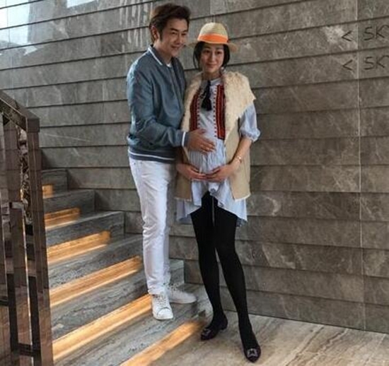 陈浩民妻子晒性感大肚照 即将临产迎接第四胎