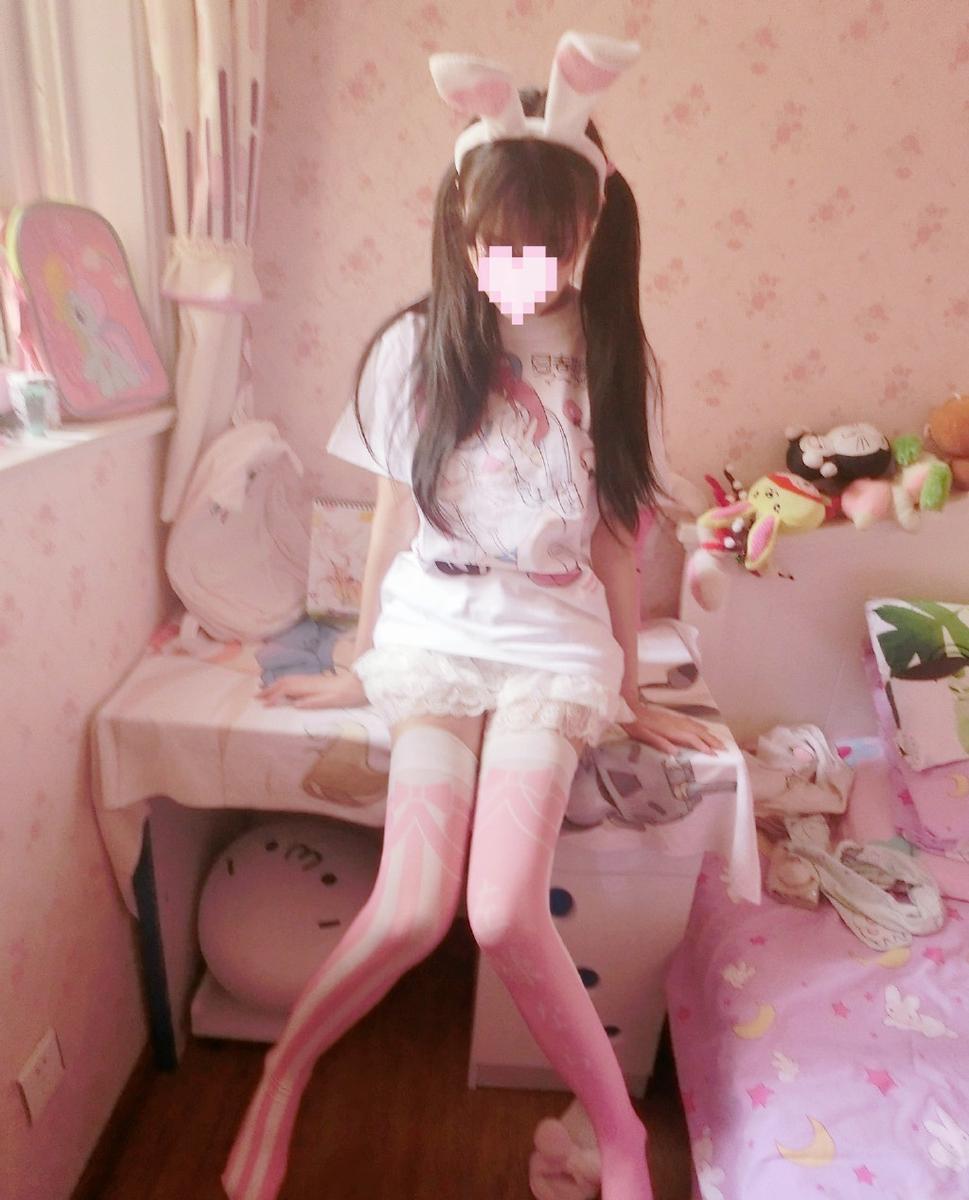 00后女主播小学生赛高:最强王者天天玩盖伦_微图摘