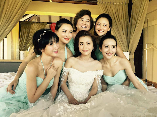 柳岩贾玲张歆艺到齐 包贝尔老婆的伴娘团很美_大辽网_腾讯网