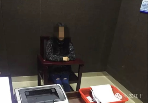 24岁美女竟是黄金大盗 曾将赃物藏警车车底(组图)