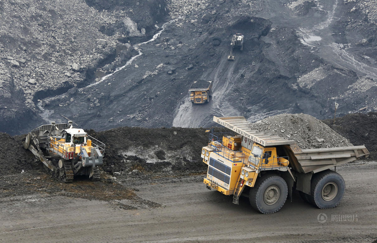 俄罗斯露天煤矿采用世界最大自卸卡车