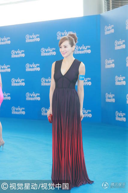 50岁“妲己”温碧霞身材姣好 容颜依旧(组图)