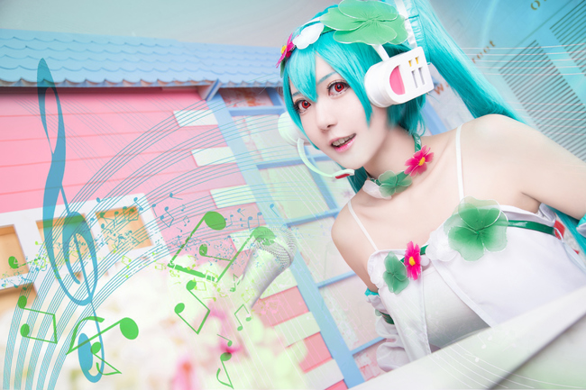 来听歌吧!《VOCALOID家族》初音未来COS_