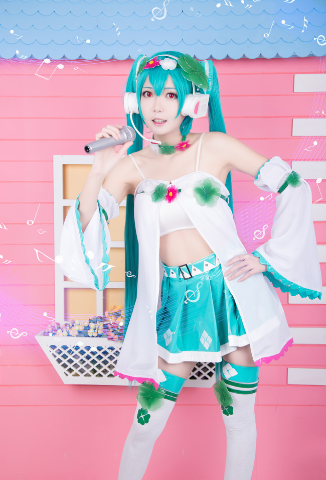 来听歌吧!《VOCALOID家族》初音未来COS_