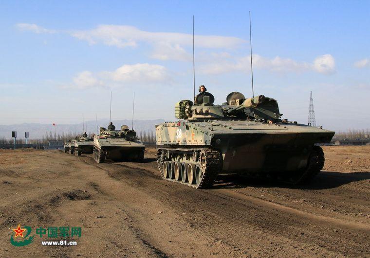 组图:第65集团军某机步旅在塞外某地对抗训练