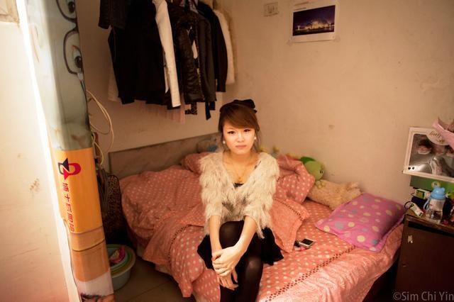 窥视北京“鼠族”的地下蜗居生活 (高清组图)