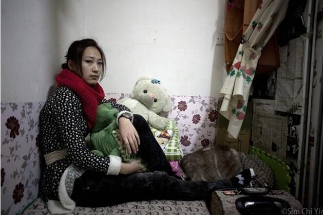 窥视北京“鼠族”的地下蜗居生活 (高清组图)