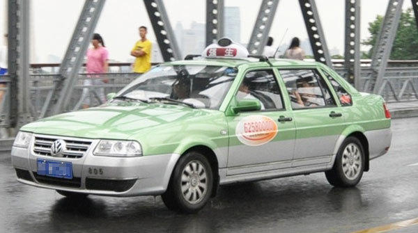 上海试点出租车驾驶员退休返聘 从业年龄延长