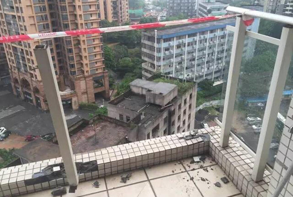 阳台翻边是否配筋的问题