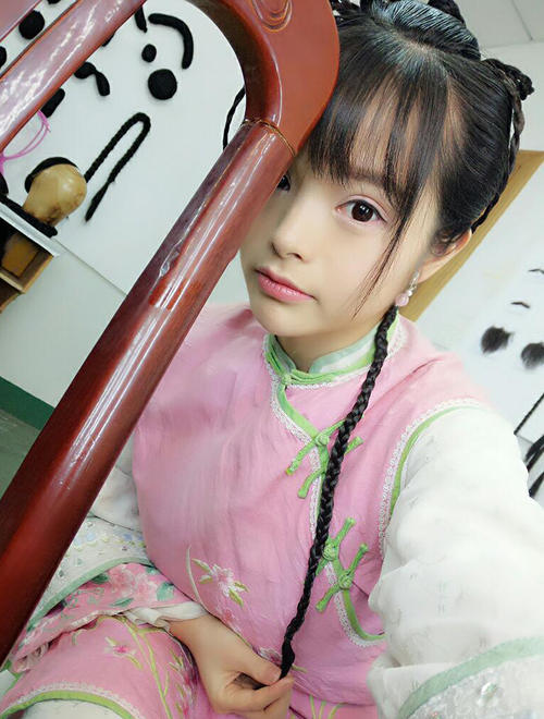 湘妹子李玲穿古装娇俏 私照衣服都要撑爆了(图)